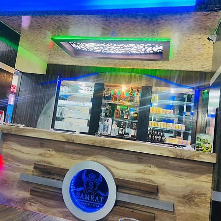 Hotel Samrat Inn Pvt Ltd Lahan Bagian luar foto
