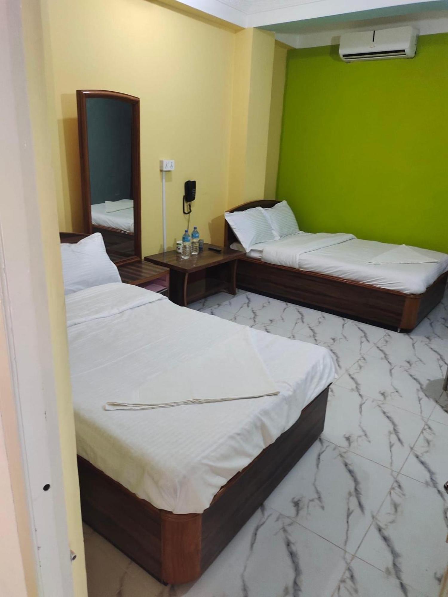 Hotel Samrat Inn Pvt Ltd Lahan Bagian luar foto