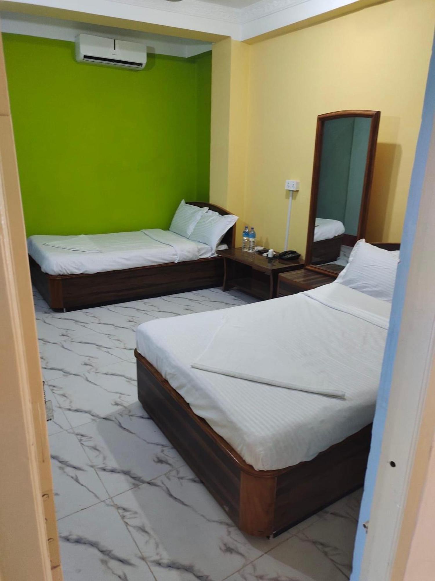 Hotel Samrat Inn Pvt Ltd Lahan Bagian luar foto